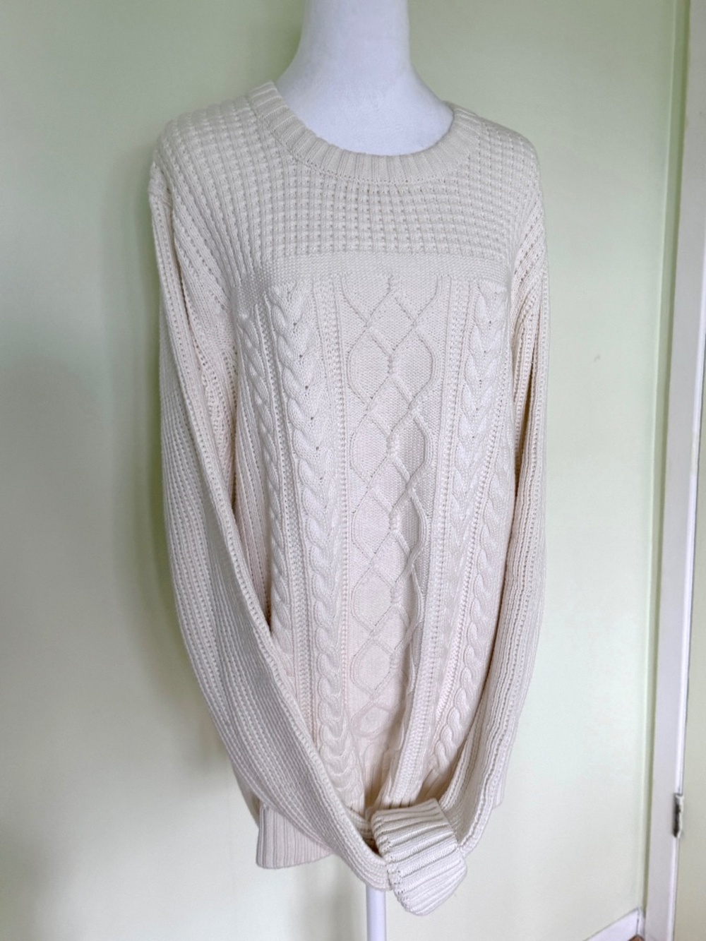 Le Chateau unisex classic cable knit sweater XXL